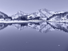 只見川水鏡蒲生岳遠望