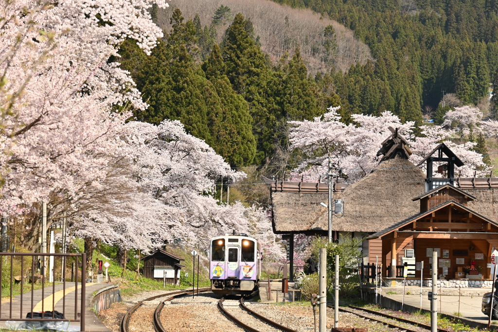 会津鉄道湯野上かやぶき駅舎
