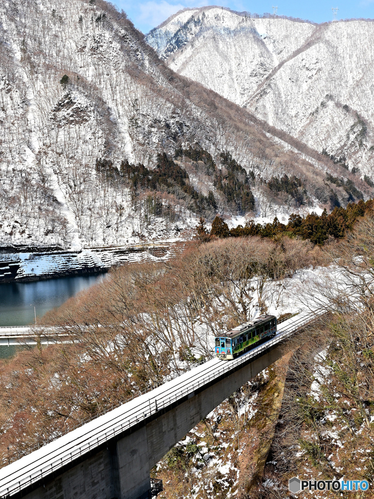 橋白く３・雪融け春光