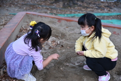 公園でのお友達との三角構図