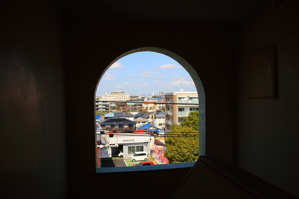 ビルの窓から