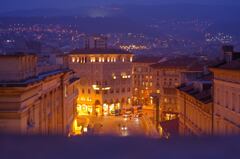 La scena di notte a Trieste 