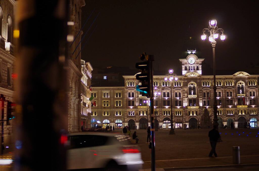 Piazza della libertà a Trieste / 01