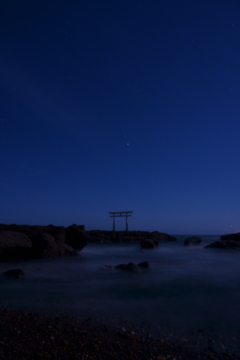 青
