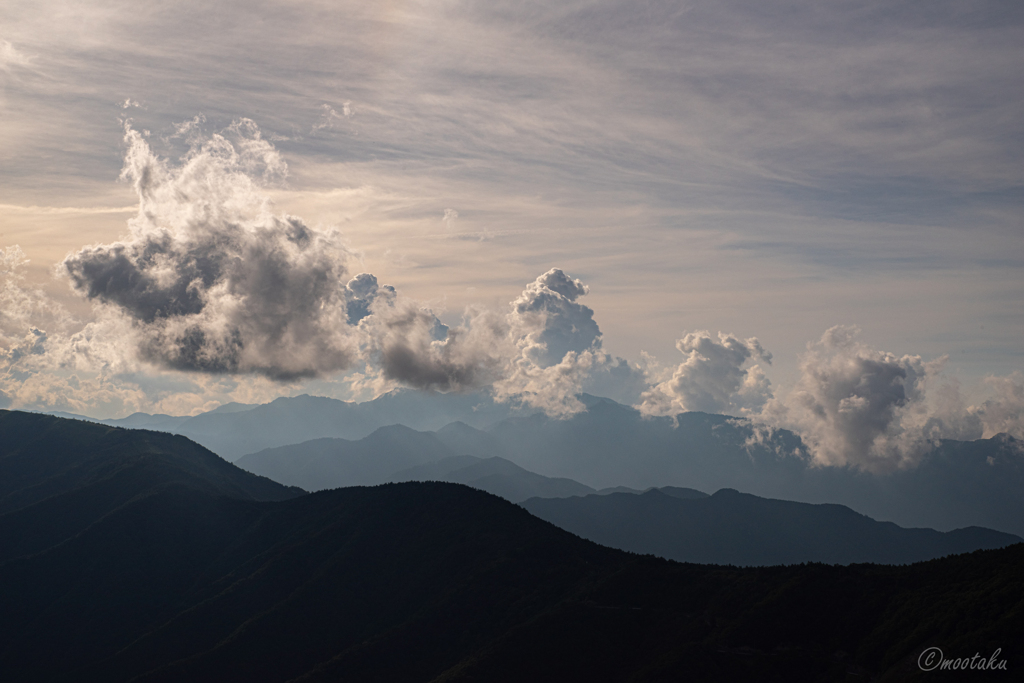 山岳の雲は