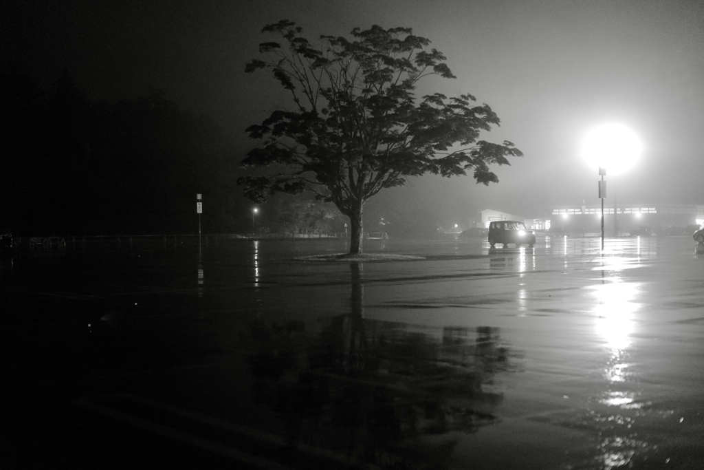 夜の駐車場