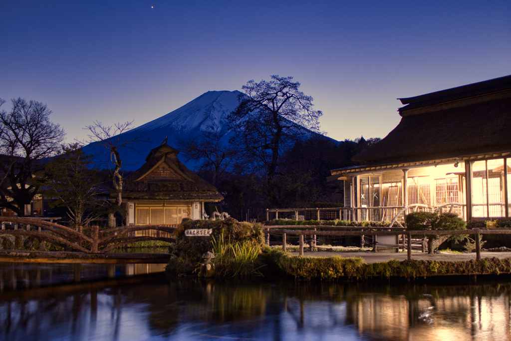 池 & 富士山