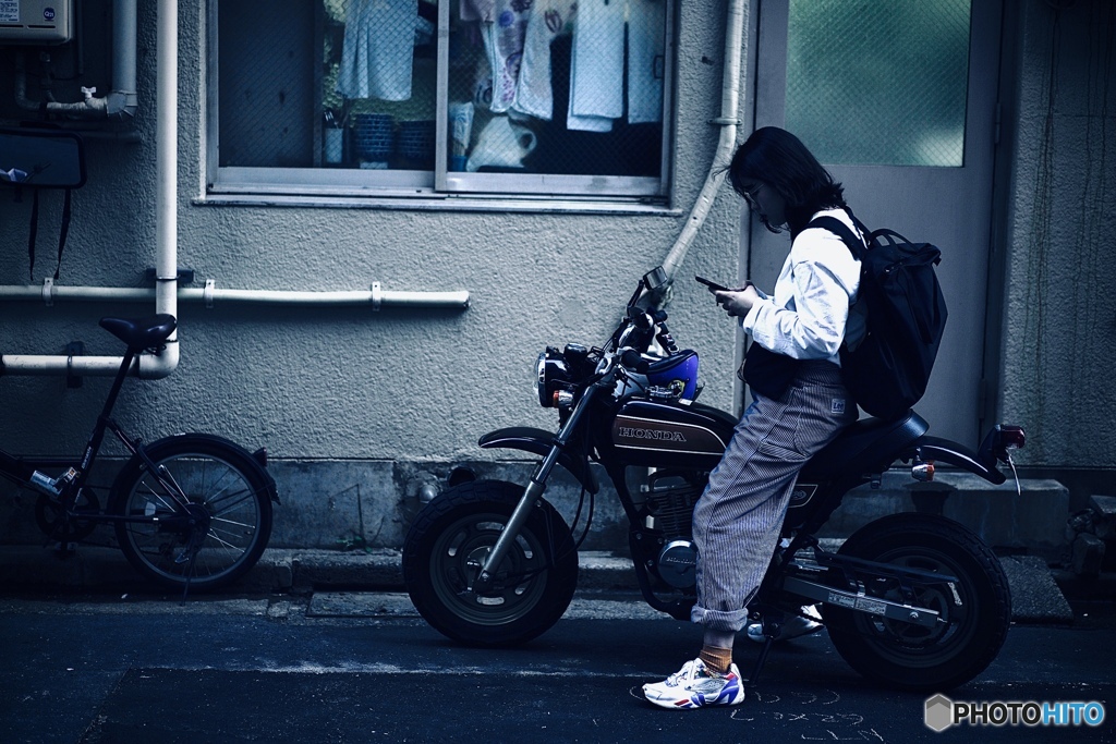 バイクと女性