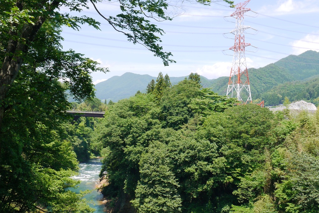 鉄と新緑と渓谷