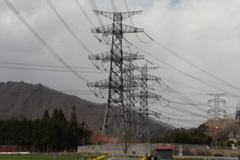 並ぶ鉄塔