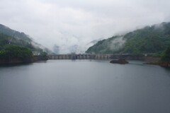 雨降りの八ッ場あがつま湖