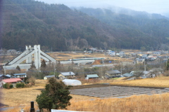橋梁を行く特急列車