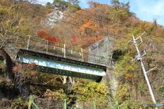 色ずく渓谷