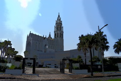 海沿いにある結婚式場