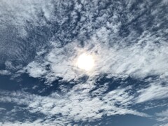 雲に隠れた太陽