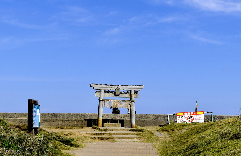 海沿いの鳥居