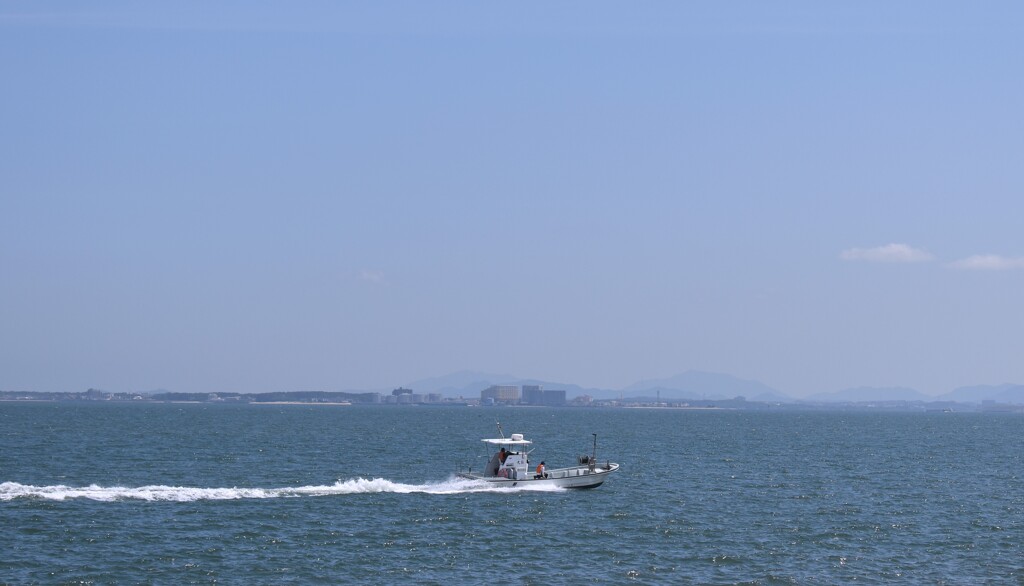 玄界灘と釣り船