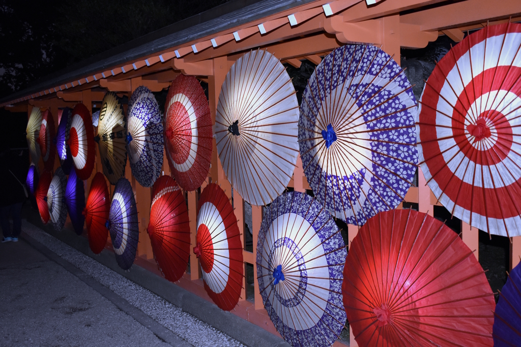 日本傘のライトアップ