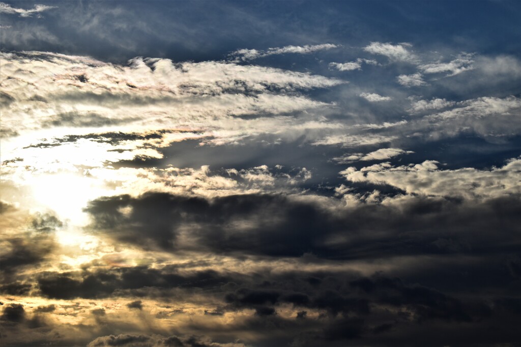 雲の中の朝日