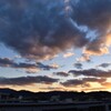 山並みに日が沈みます
