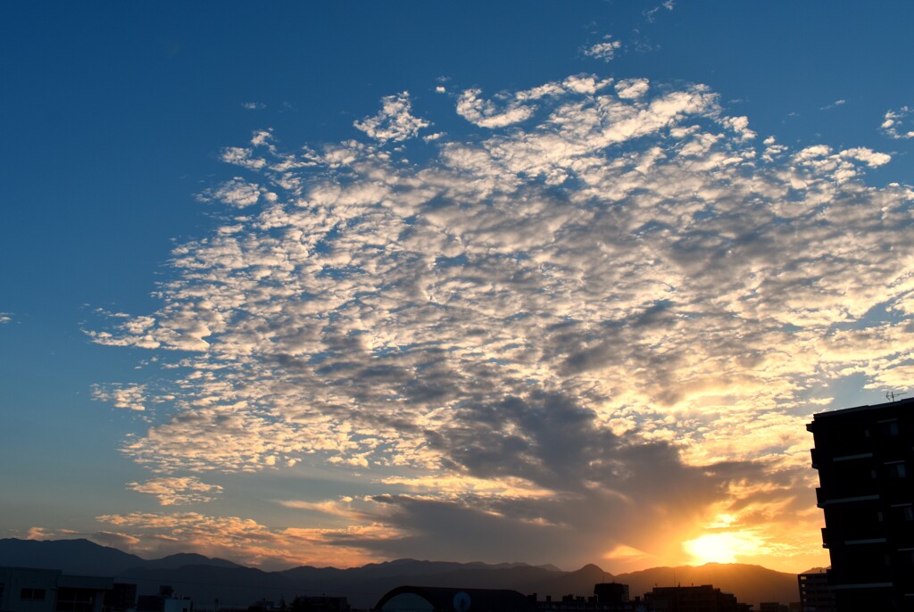 夕日まじかの空