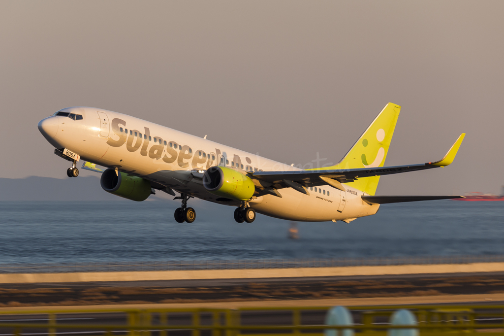 Solaseed Air Boeing 737-800 JA806X