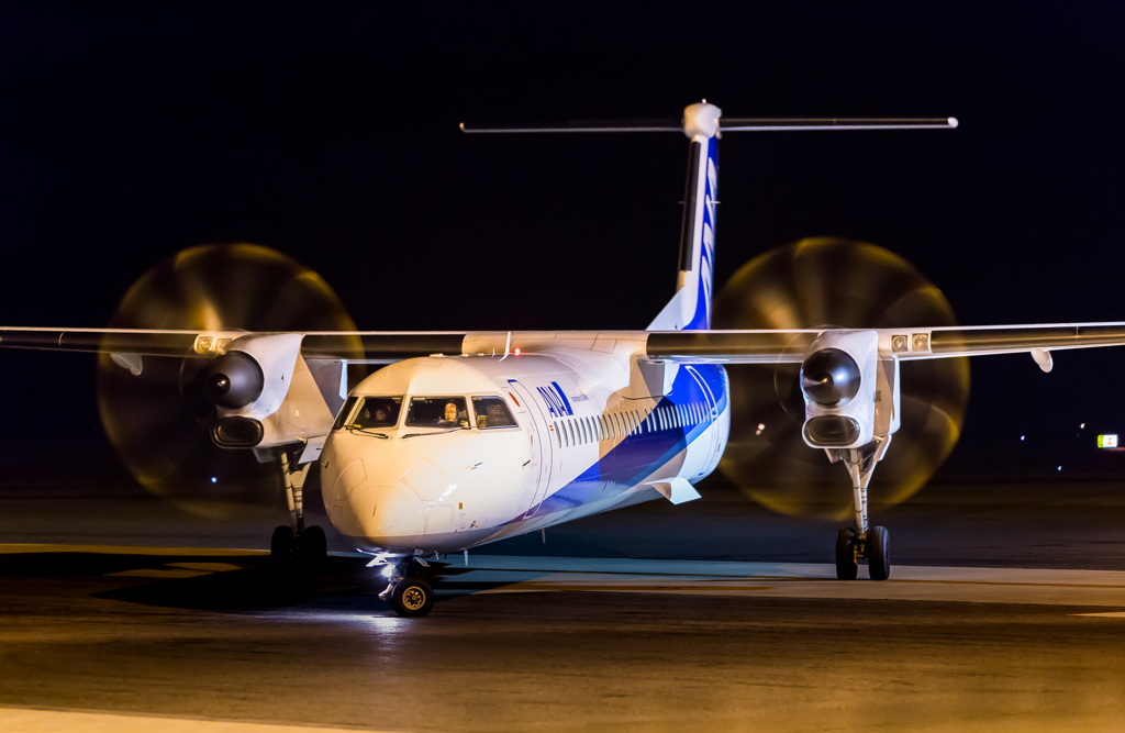 ANA Wings DHC-8-400Q JA848A