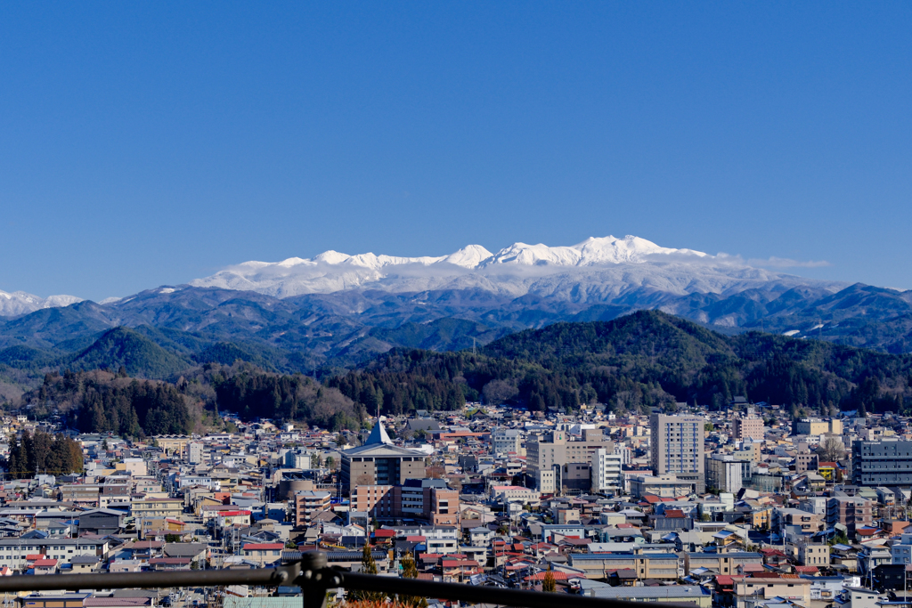 飛騨高山 街並みとアルプス