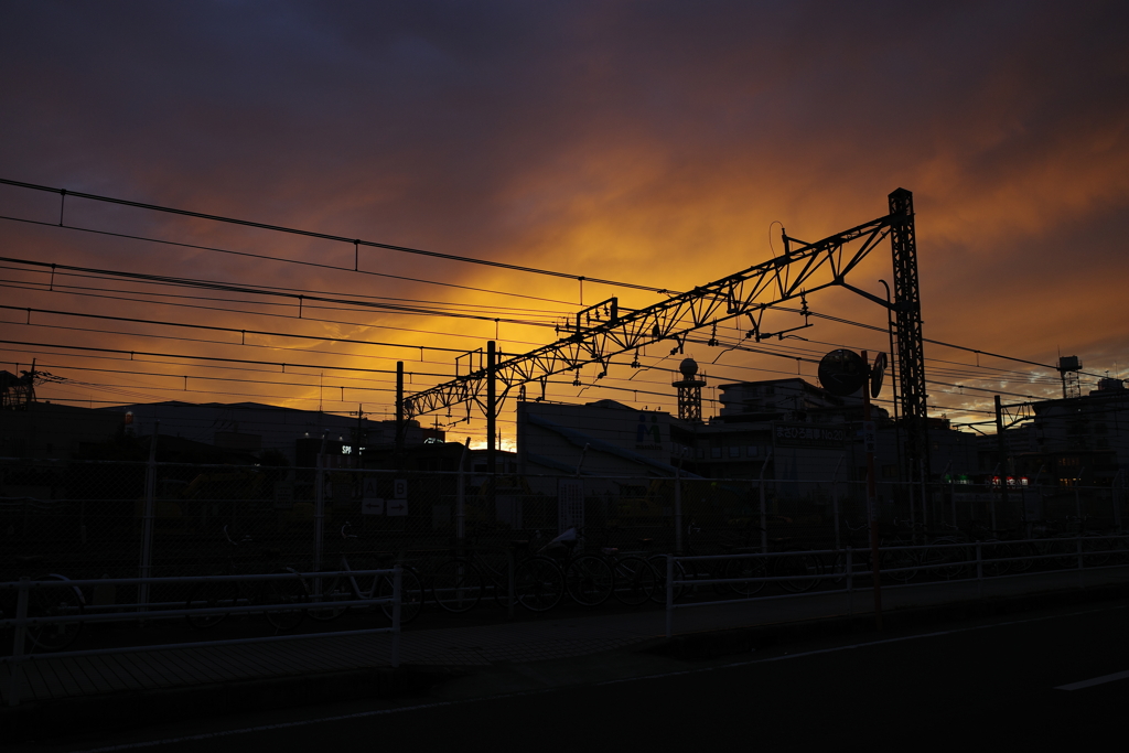 夕暮れ線路沿い