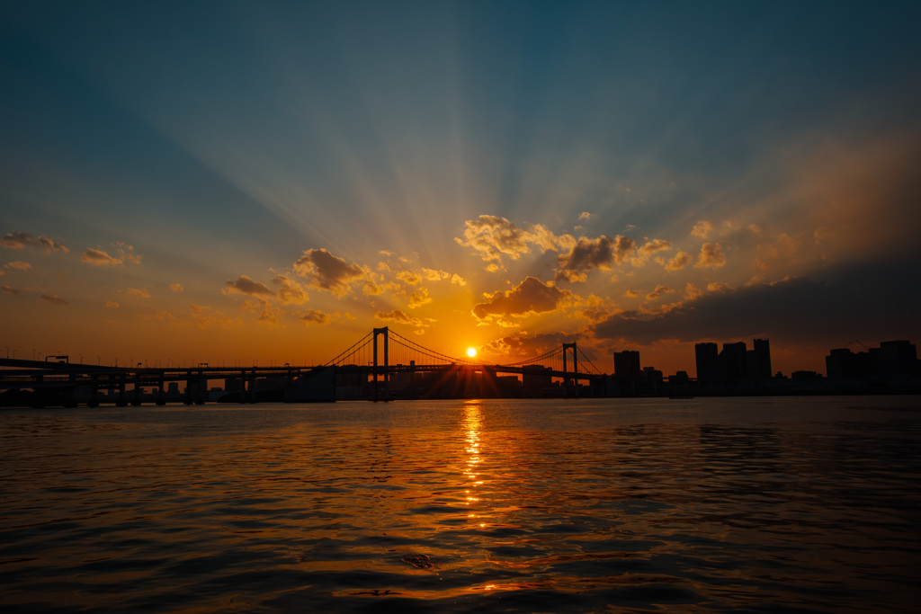 東京湾の夕べ