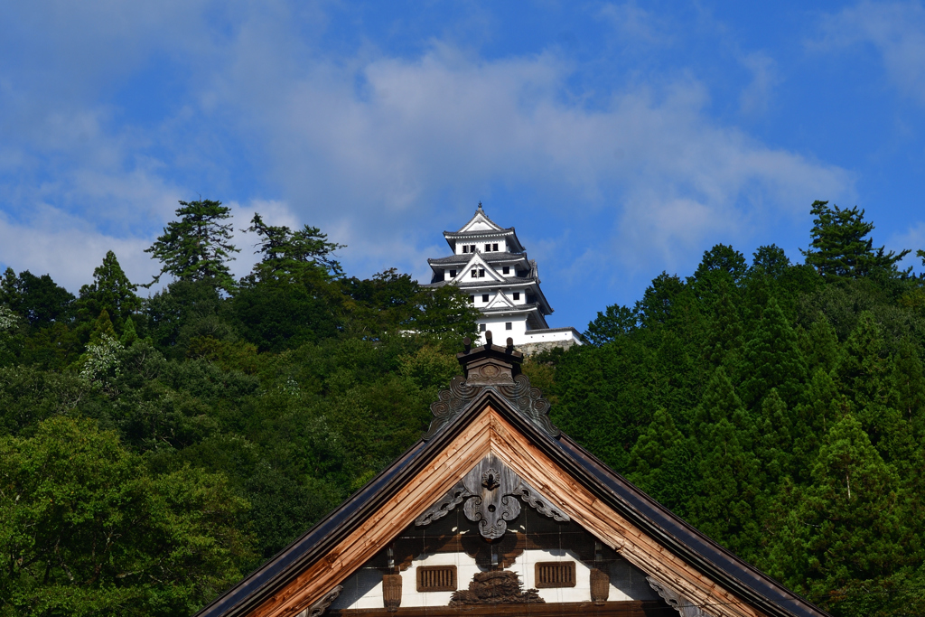 安養寺本堂と郡上八幡城