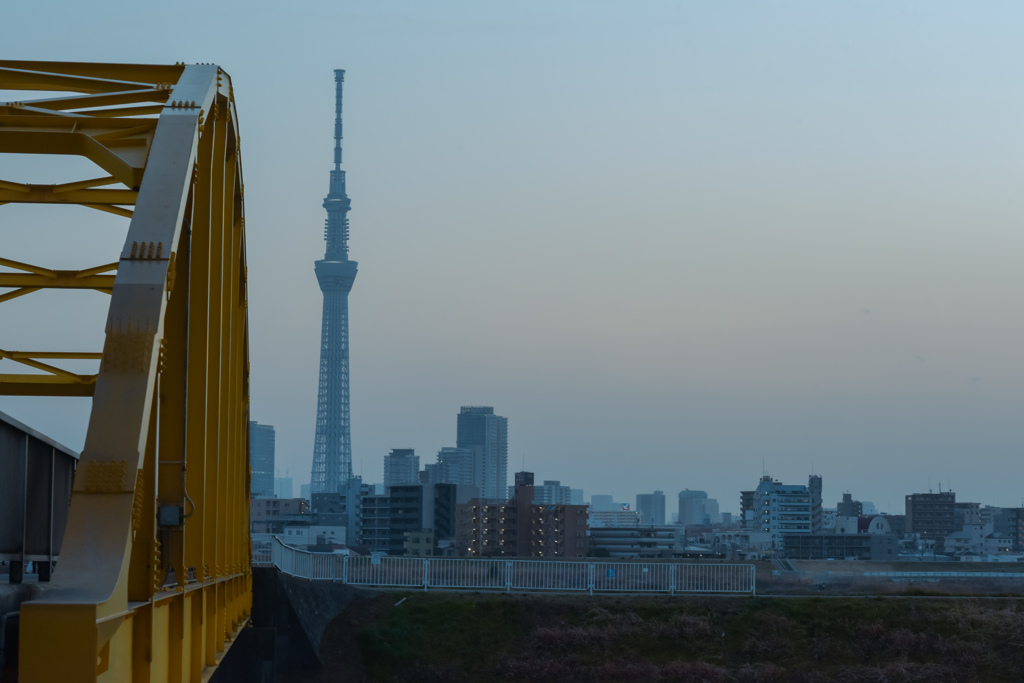 荒川沿いの夕べ