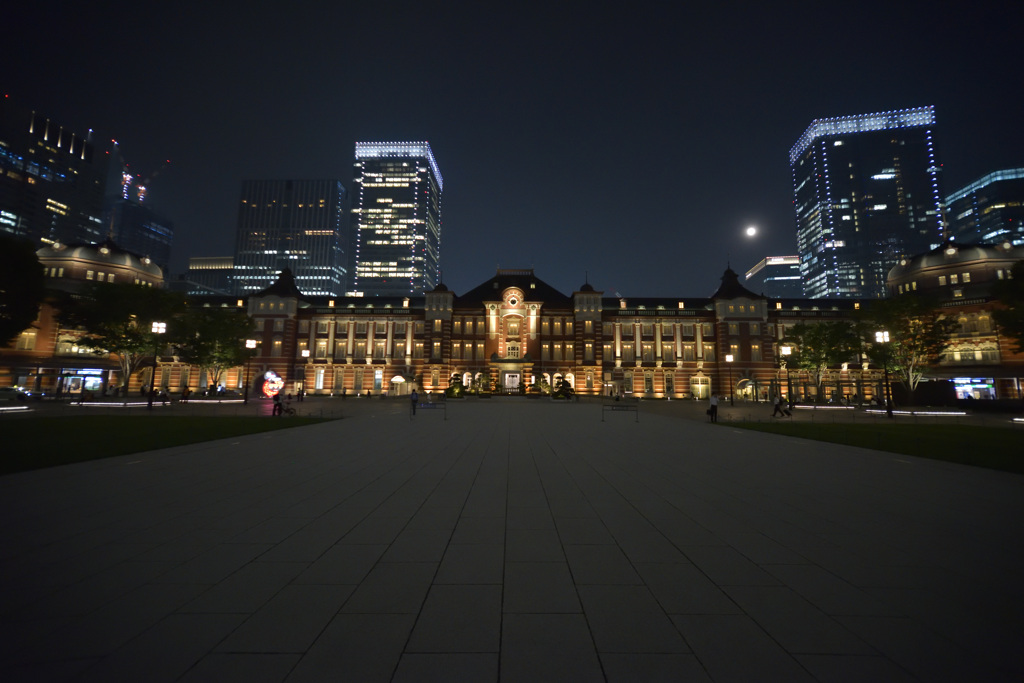 東京駅と苺月