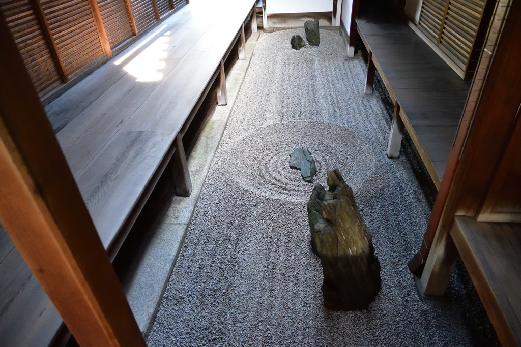 侘び寂び（大徳寺 龍源院 東滴壺）