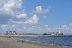 コロナ禍の夏の海岸