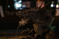夜の虎ノ門金刀比羅宮（龍神様）