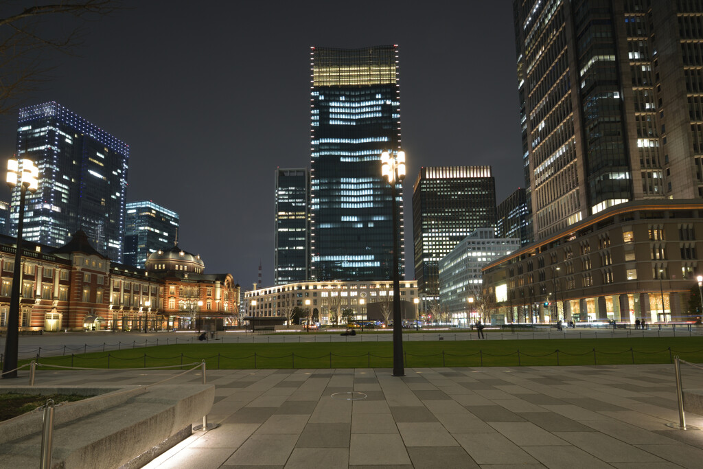 21年03月丸の内駅前広場３
