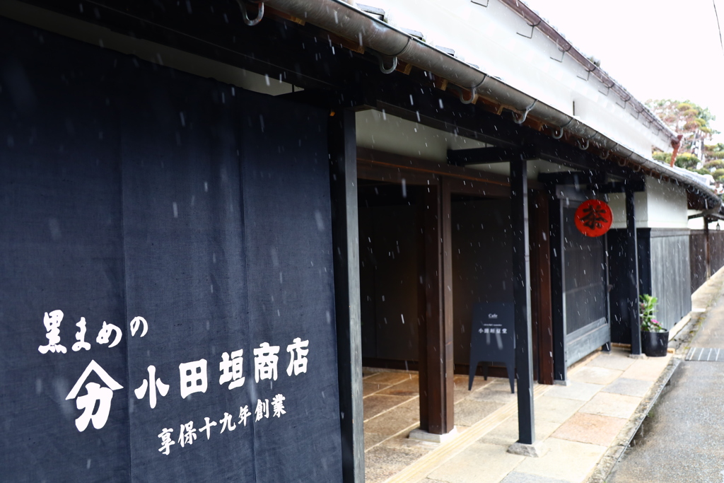 雪舞う城下町