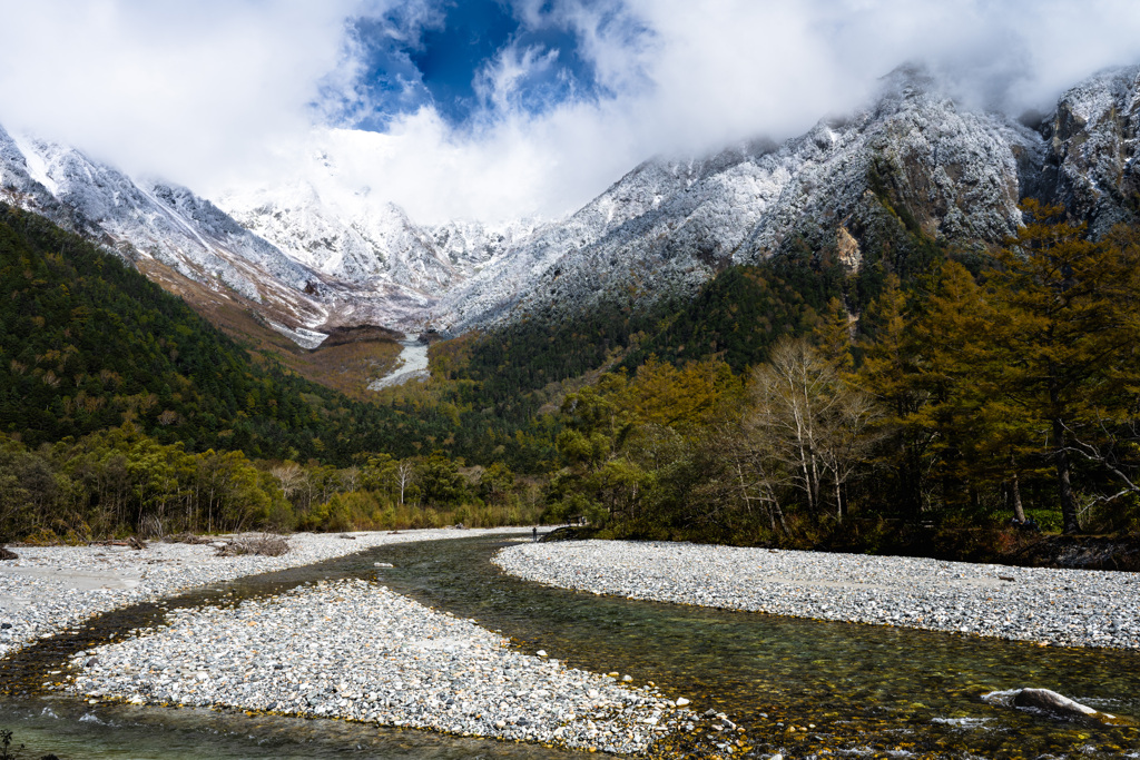 岳沢方面を望む