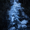 氷結する滝１