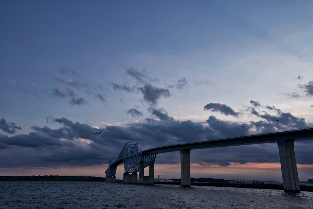 夕暮れの橋