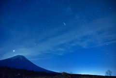 流れ星と富士山