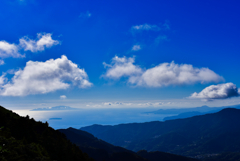 初島と雲