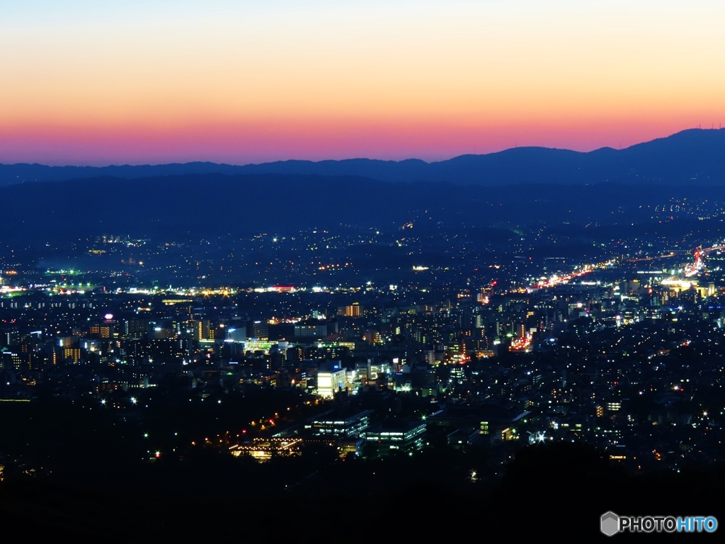 古都の夕暮れ