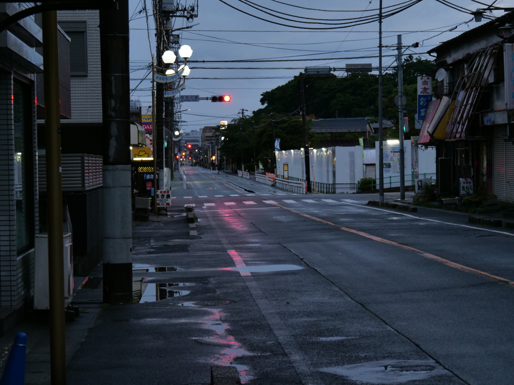 夜明けを待つ街