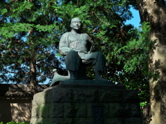 太郎像