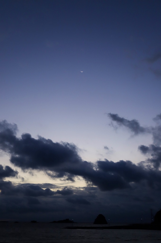 日の出まえに月と金星が並んでいたので
