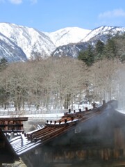 湯元から白根を望む