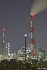 夜通し消えない灯り