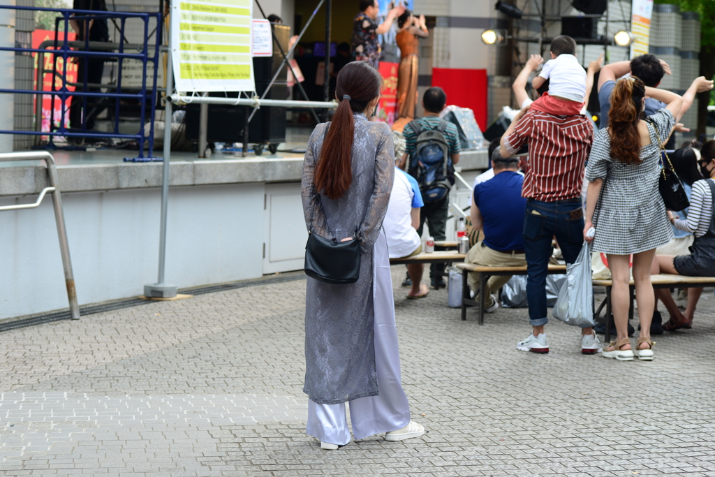 私、一人、じゃんけん大会を見る